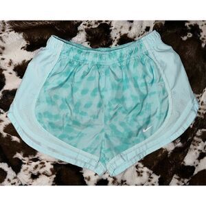 Women’s Nike Active Shorts (M)